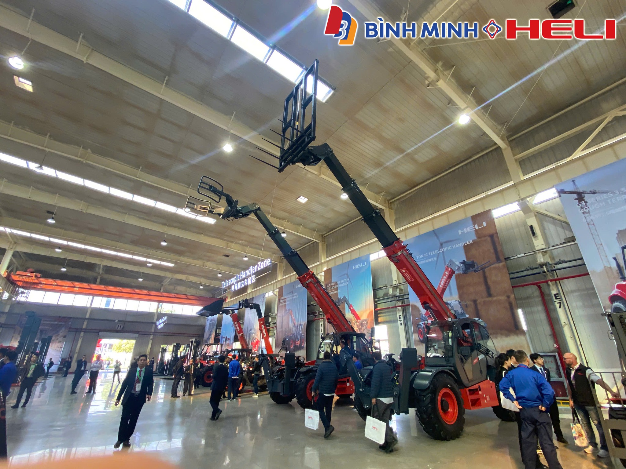Khu vực trưng bày sản phẩm - Hội nghị đại lý Heli toàn cầu 2025