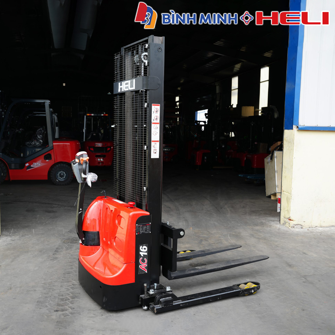 Xe nâng tay điện cao dắt lái Heli