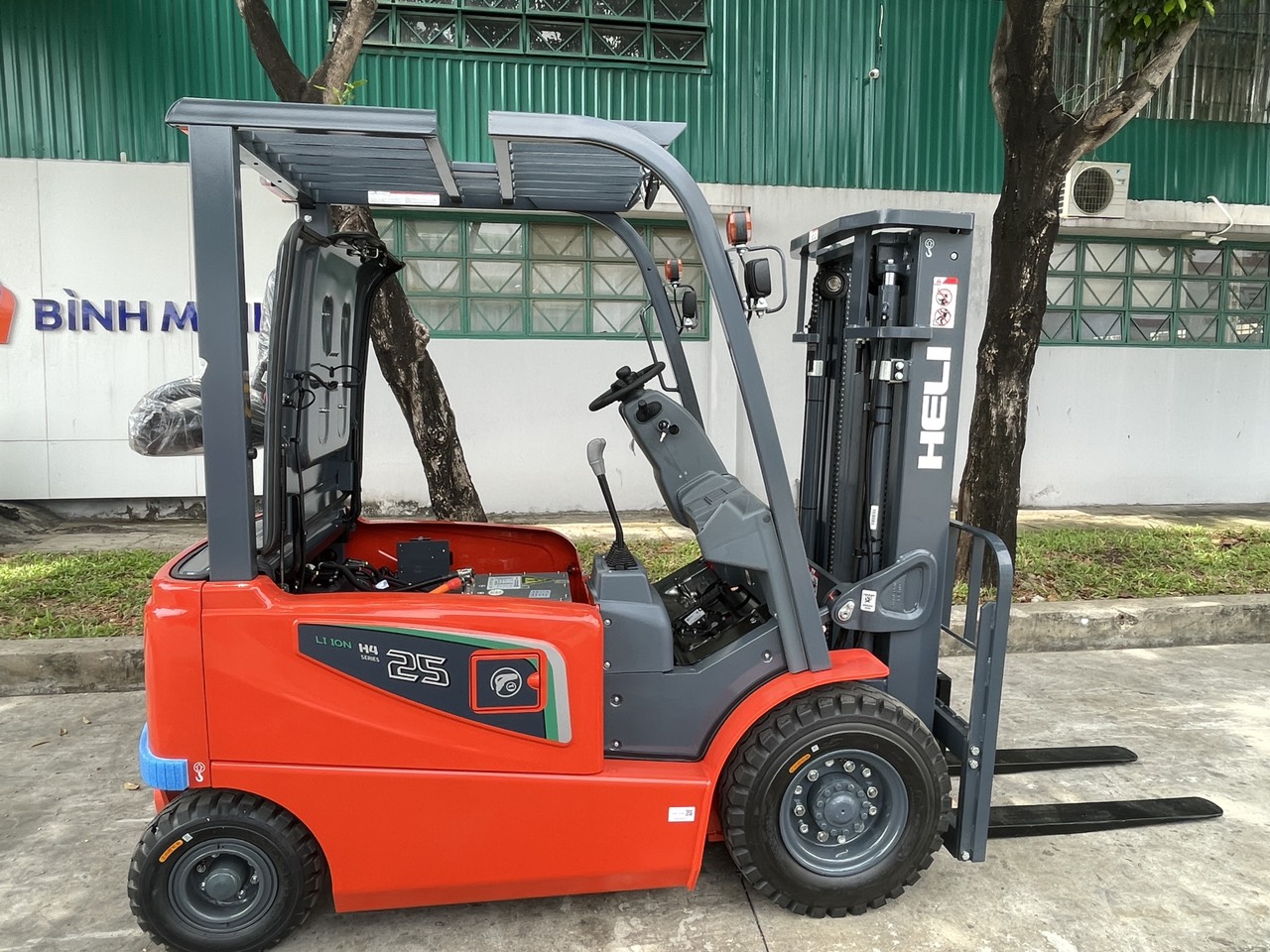 Xe nâng điện Heli
